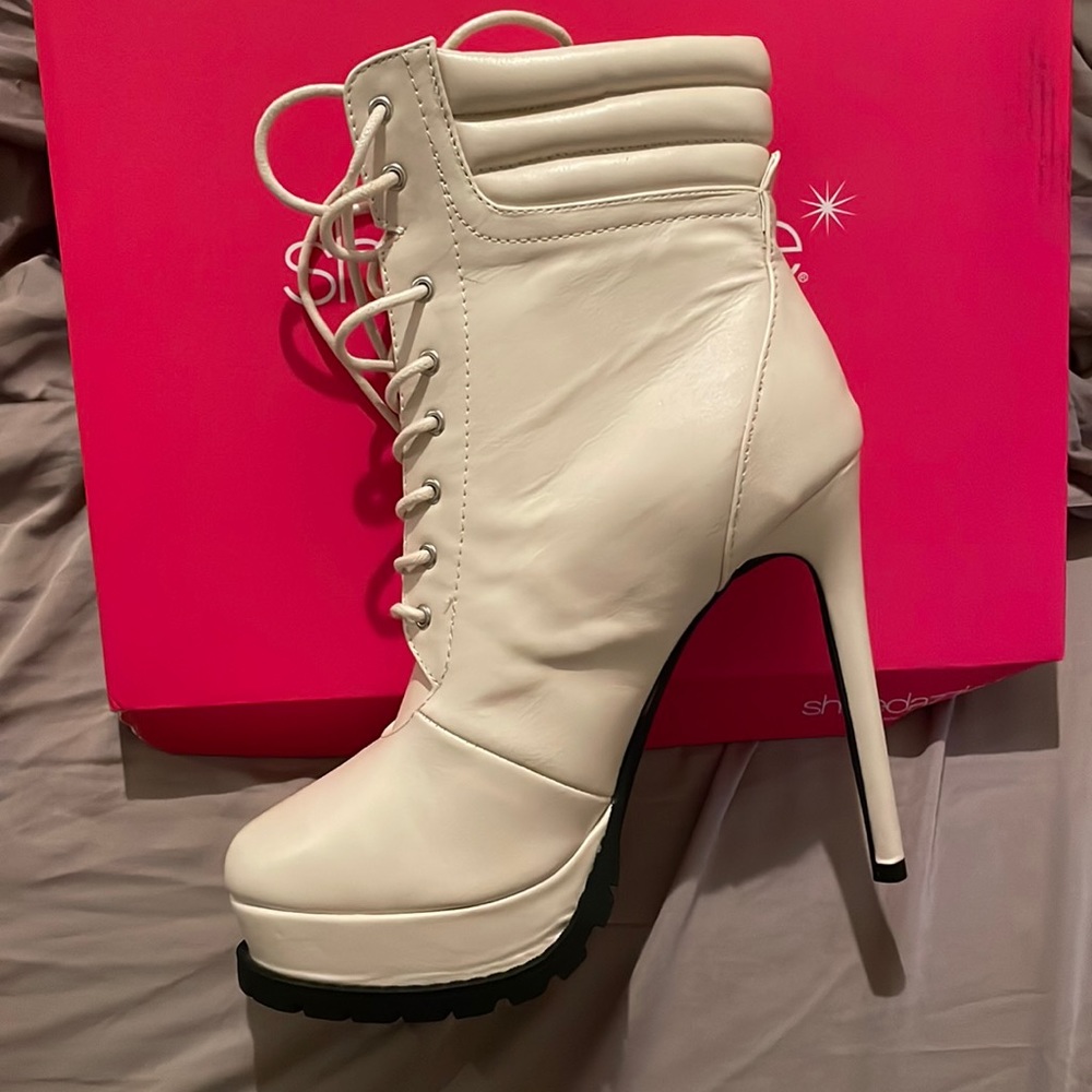 Heeled boots